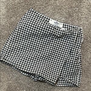 Hollister Gingham Black and White Women Skort